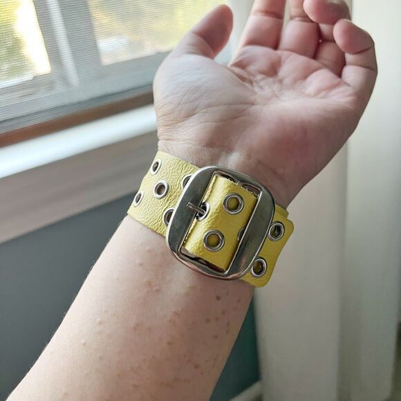 Genuine Leather Wider Width Thin Lightweight Adjustable Grommet Buckle Bracelet - Picture 3 of 7